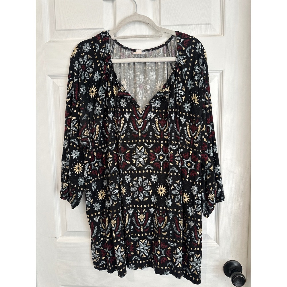 LuLaRoe Amy Tunic Top Womens 3XL Black Floral Medallion Split Tie Neck 3/4 Slv